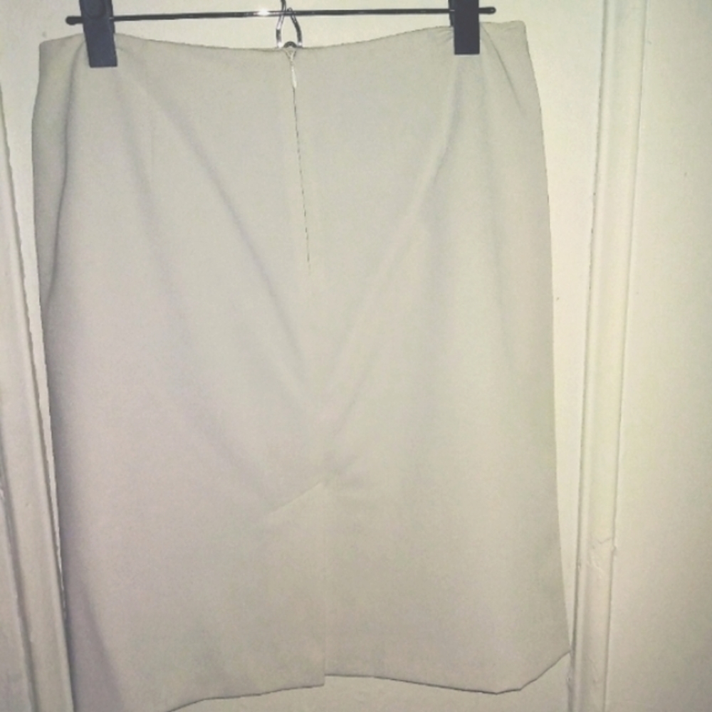 Jones New York off white skirt used